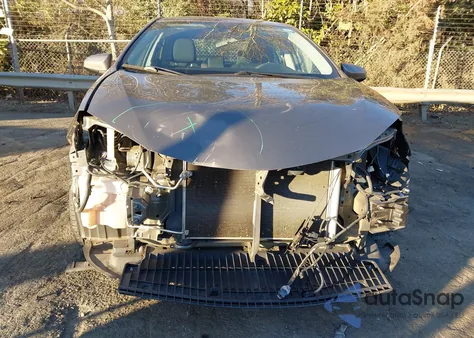 2018 Toyota Corolla Le z USA, uszkodzony, nr VIN 2T1BURHE7JC101092